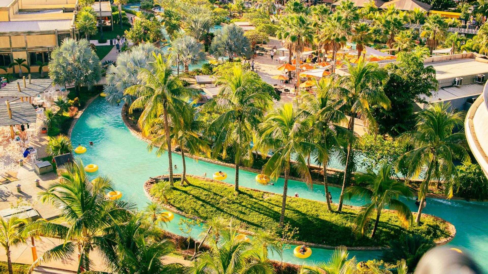 Hot Beach Resort Olimpia Bagian luar foto The artificial river at the Atlantis Paradise Island