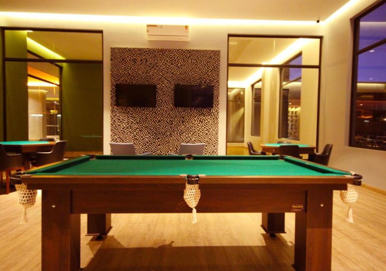 Hot Beach Resort Olimpia Bagian luar foto A pool table