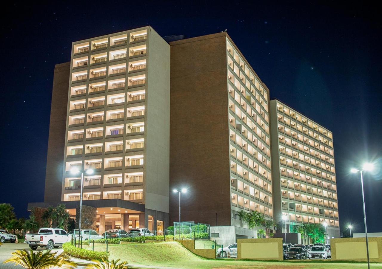 Hot Beach Resort Olimpia Bagian luar foto The hotel at night