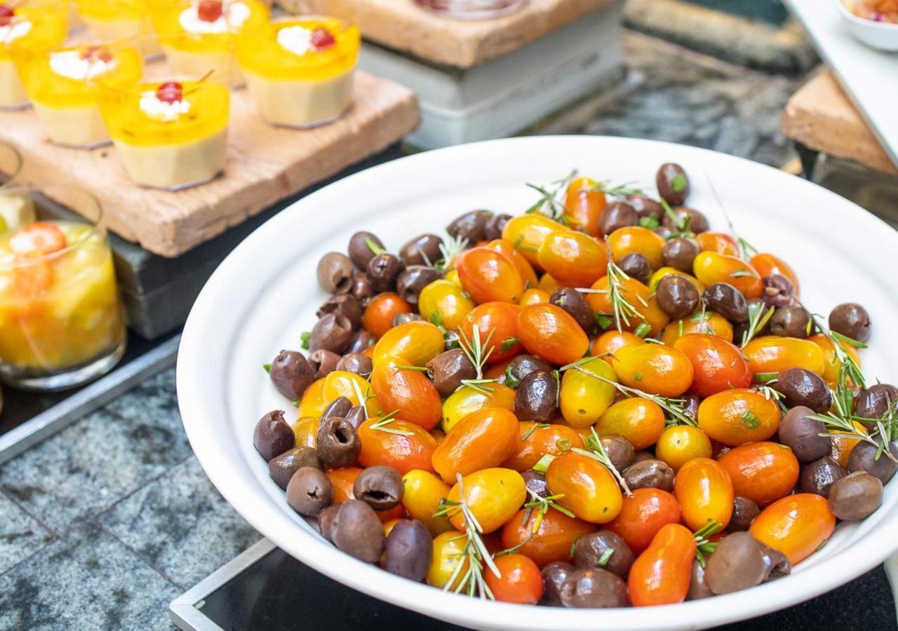 Hot Beach Resort Olimpia Bagian luar foto Cherry tomatoes and olives
