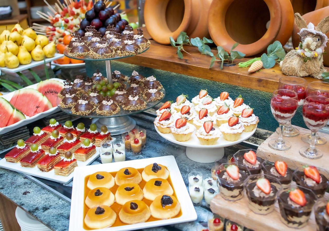Hot Beach Resort Olimpia Bagian luar foto A dessert buffet