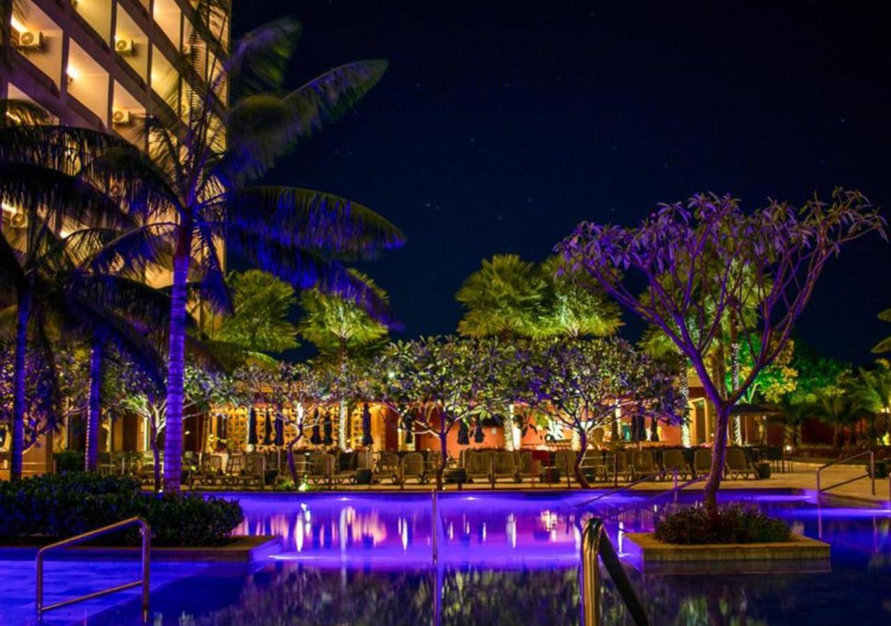 Hot Beach Resort Olimpia Bagian luar foto The pool at the hotel